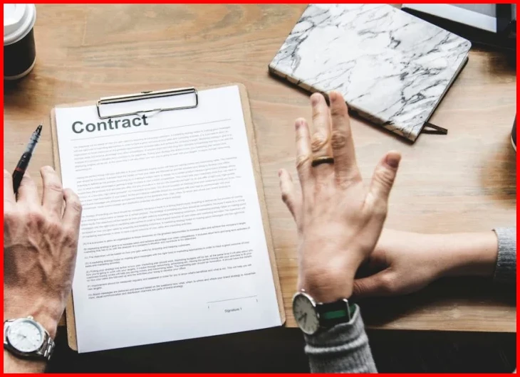 Paso 1 — Analizar las cláusulas obligatorias del contrato indefinido